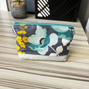 Essential Oil Travel Pouch